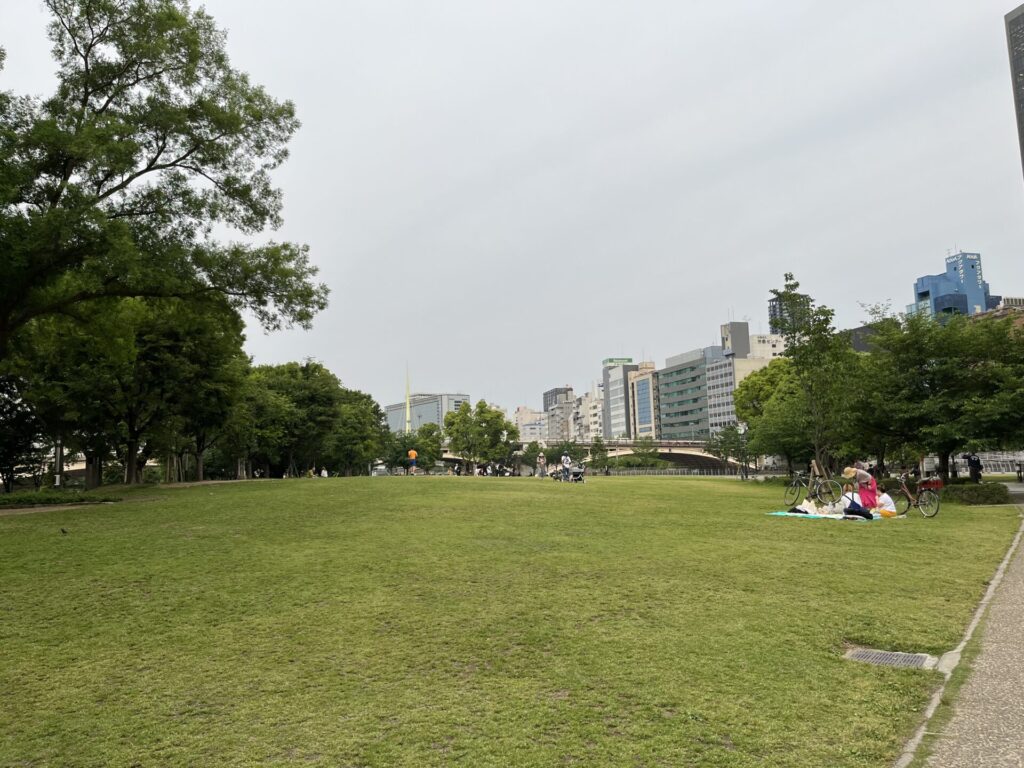 中之島公園の芝生広場